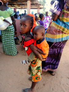 kinderen verzorgen de kinderen